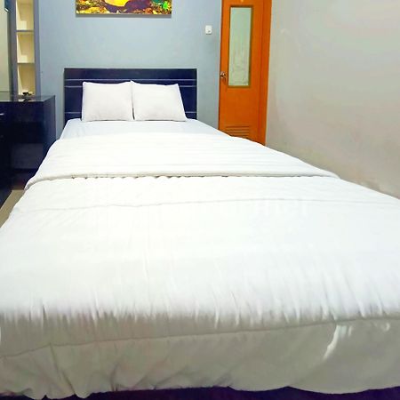 D'Waru Homestay Syariah Near Jl Slamet Riyadi Mitra Reddoorz Solo Dış mekan fotoğraf