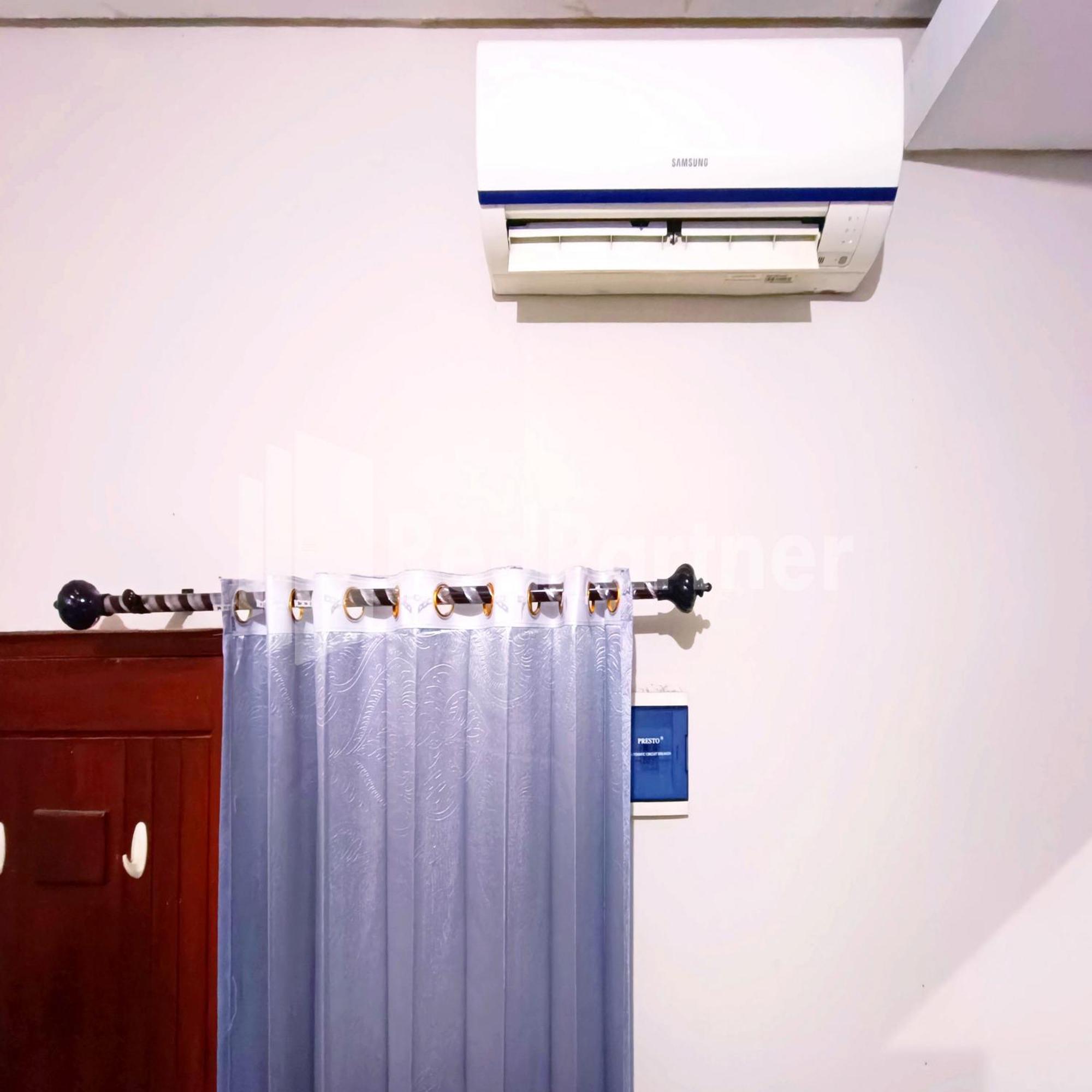 D'Waru Homestay Syariah Near Jl Slamet Riyadi Mitra Reddoorz Solo Dış mekan fotoğraf