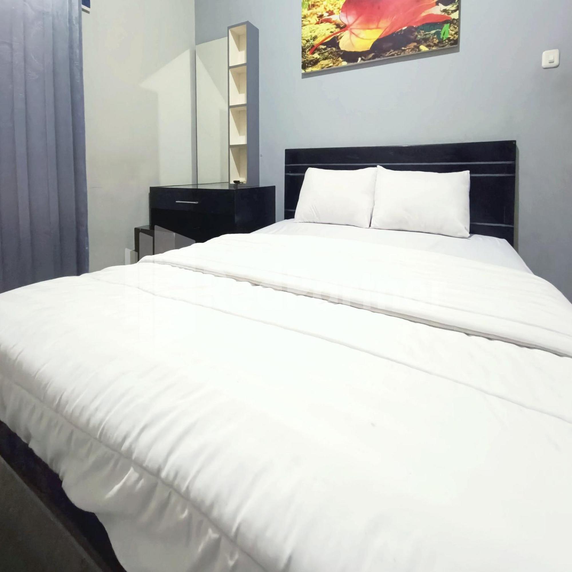 D'Waru Homestay Syariah Near Jl Slamet Riyadi Mitra Reddoorz Solo Dış mekan fotoğraf