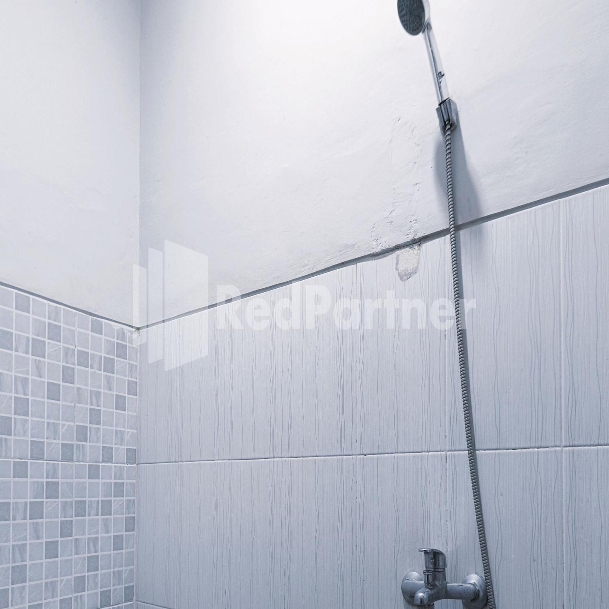 D'Waru Homestay Syariah Near Jl Slamet Riyadi Mitra Reddoorz Solo Dış mekan fotoğraf