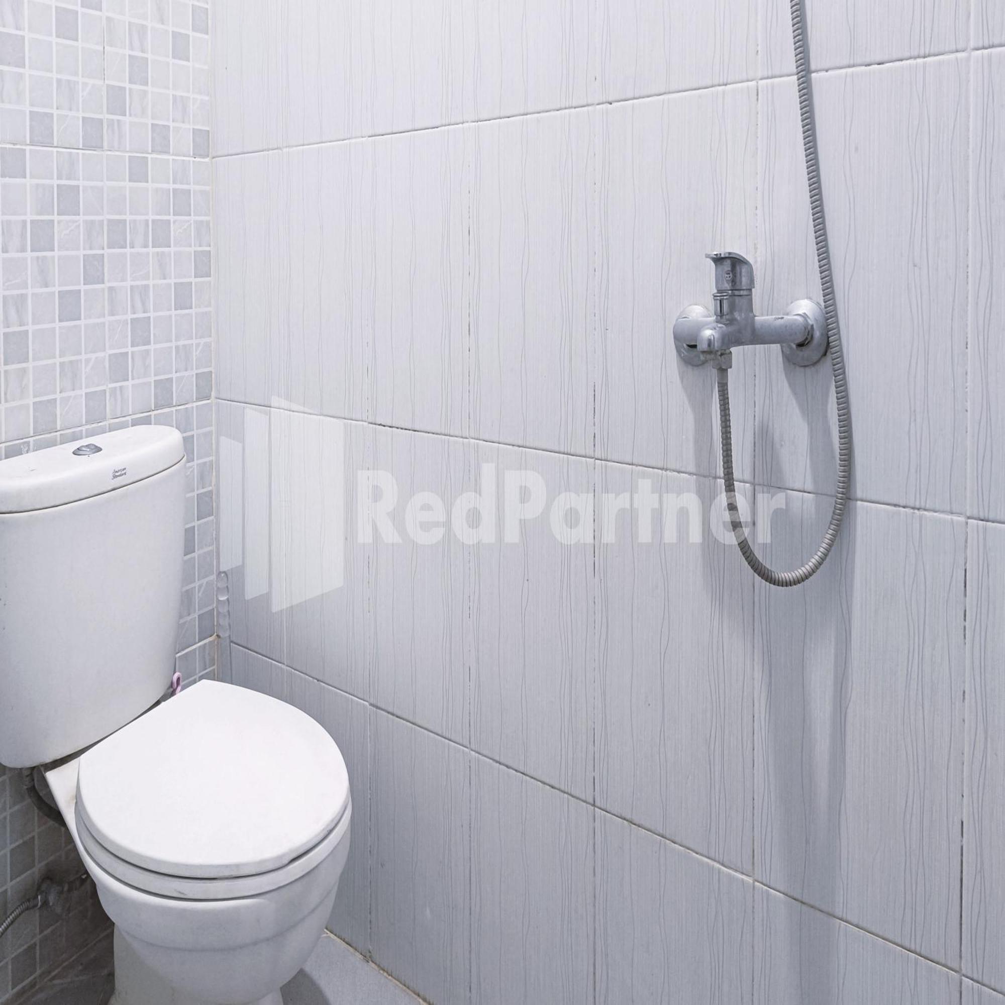 D'Waru Homestay Syariah Near Jl Slamet Riyadi Mitra Reddoorz Solo Dış mekan fotoğraf