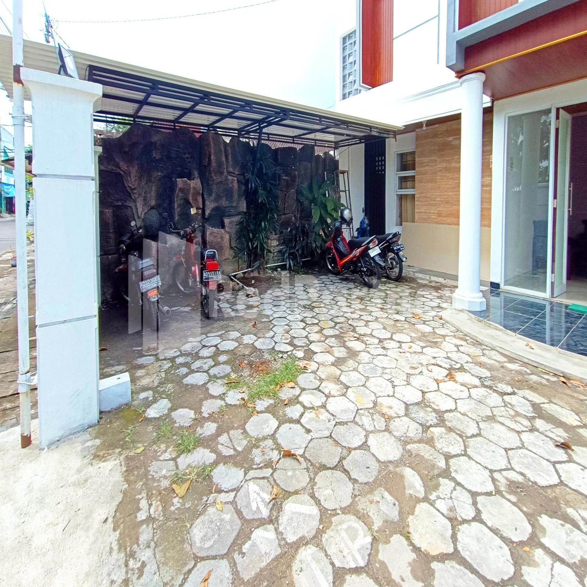 D'Waru Homestay Syariah Near Jl Slamet Riyadi Mitra Reddoorz Solo Dış mekan fotoğraf