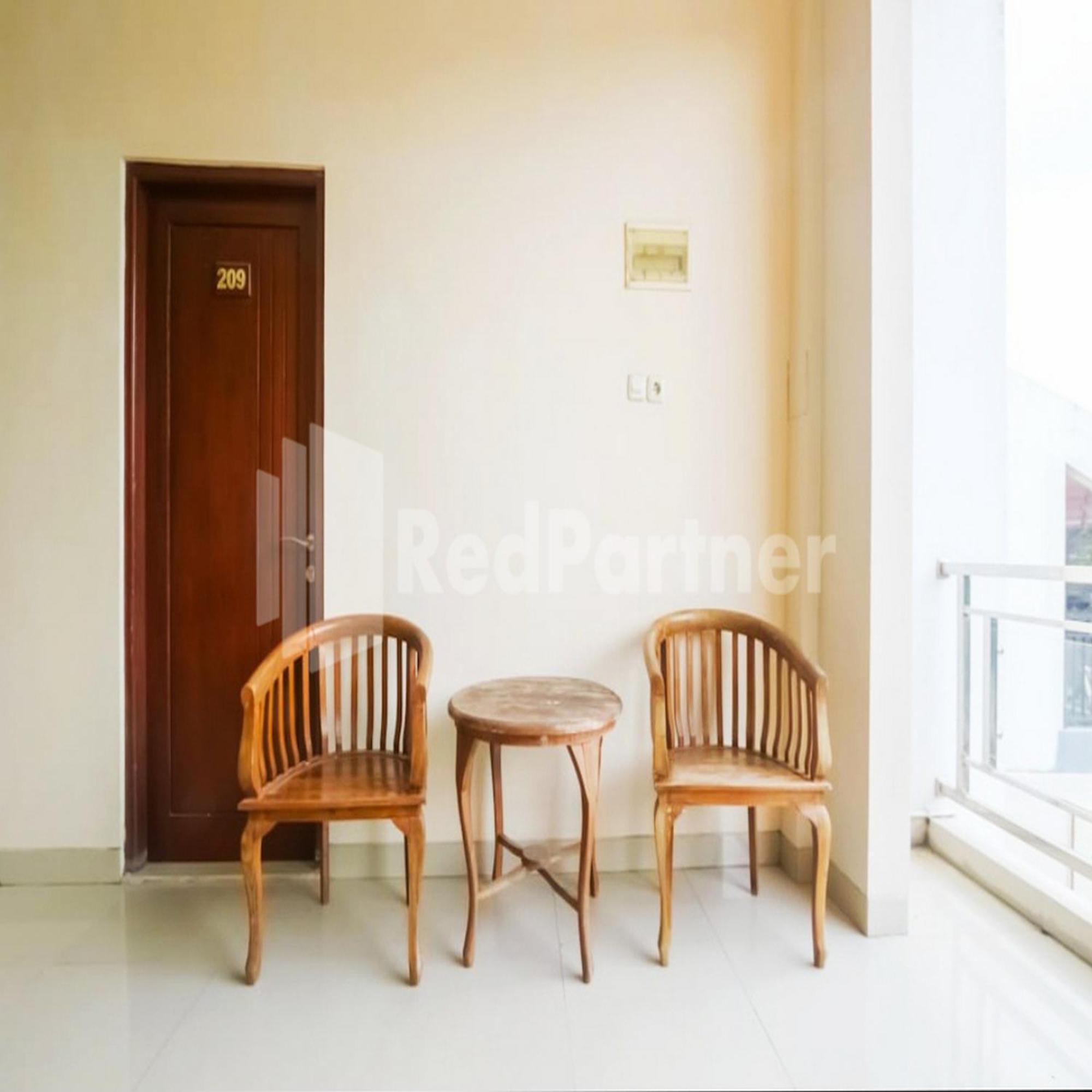 D'Waru Homestay Syariah Near Jl Slamet Riyadi Mitra Reddoorz Solo Dış mekan fotoğraf