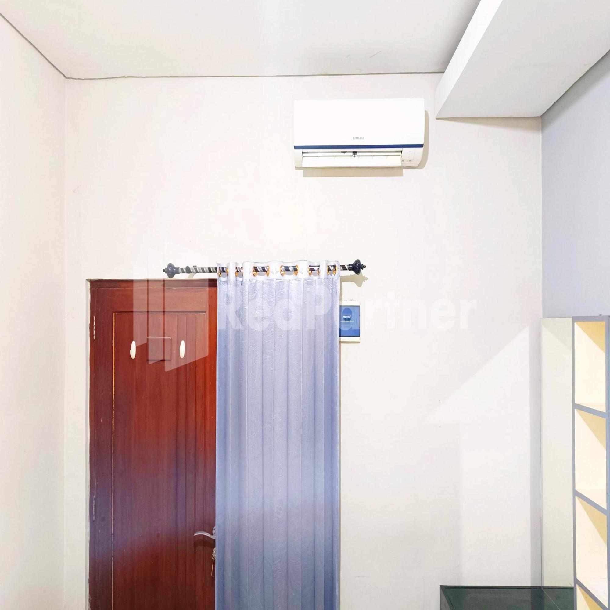 D'Waru Homestay Syariah Near Jl Slamet Riyadi Mitra Reddoorz Solo Dış mekan fotoğraf