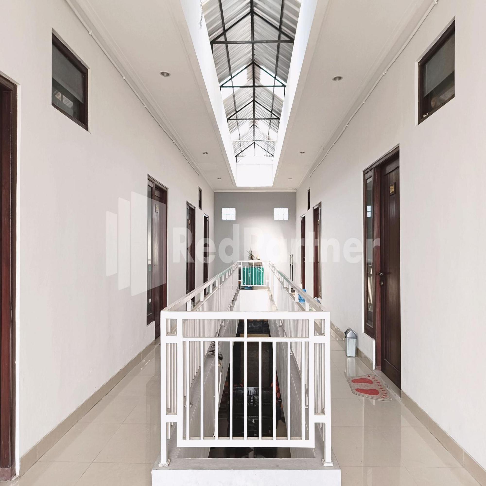 D'Waru Homestay Syariah Near Jl Slamet Riyadi Mitra Reddoorz Solo Dış mekan fotoğraf